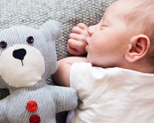 como dormir a un bebe
