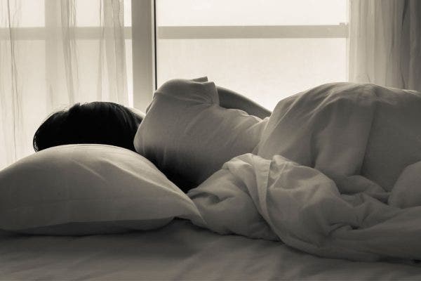 Los beneficios de una vida sana para dormir bien