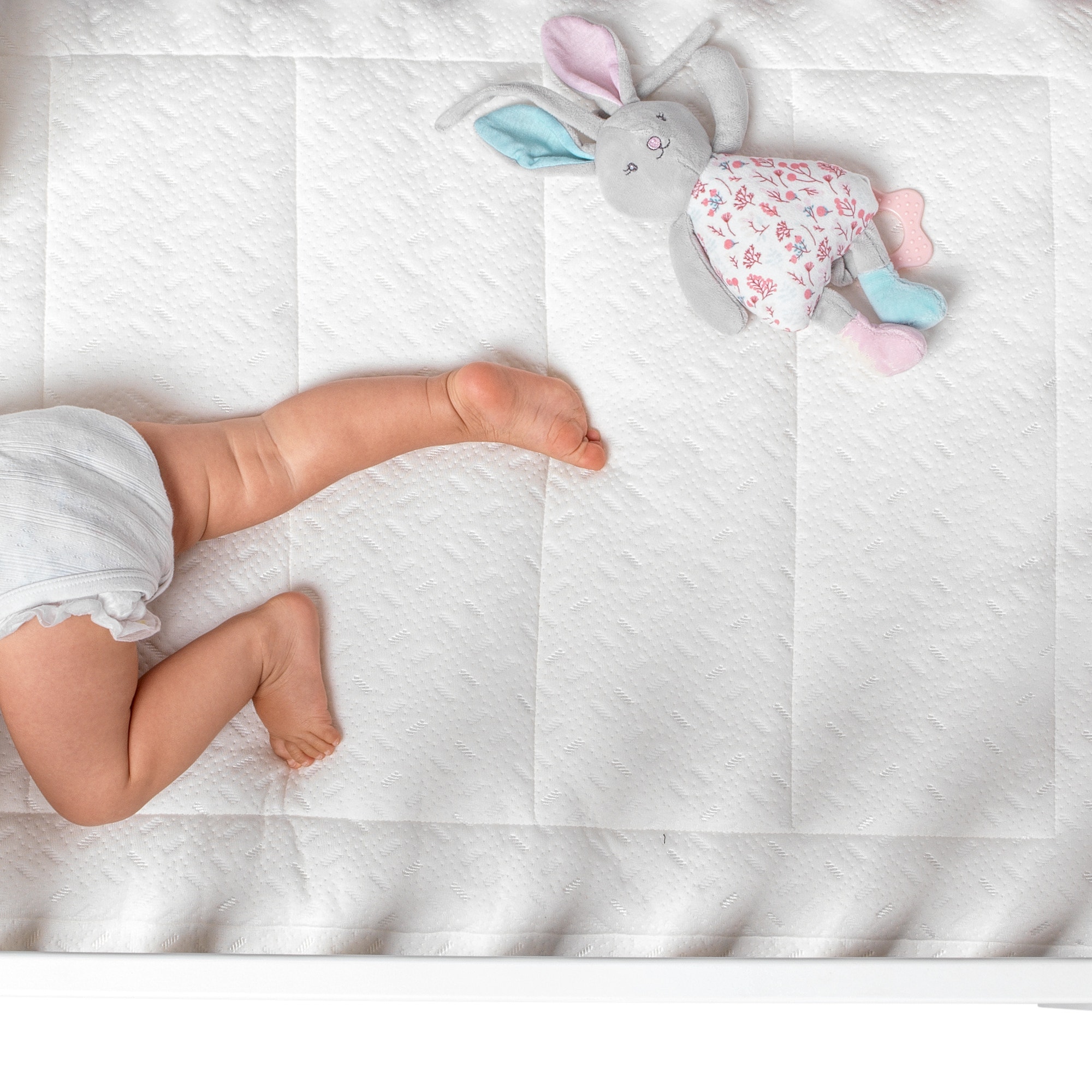Ergonomic cot outlet